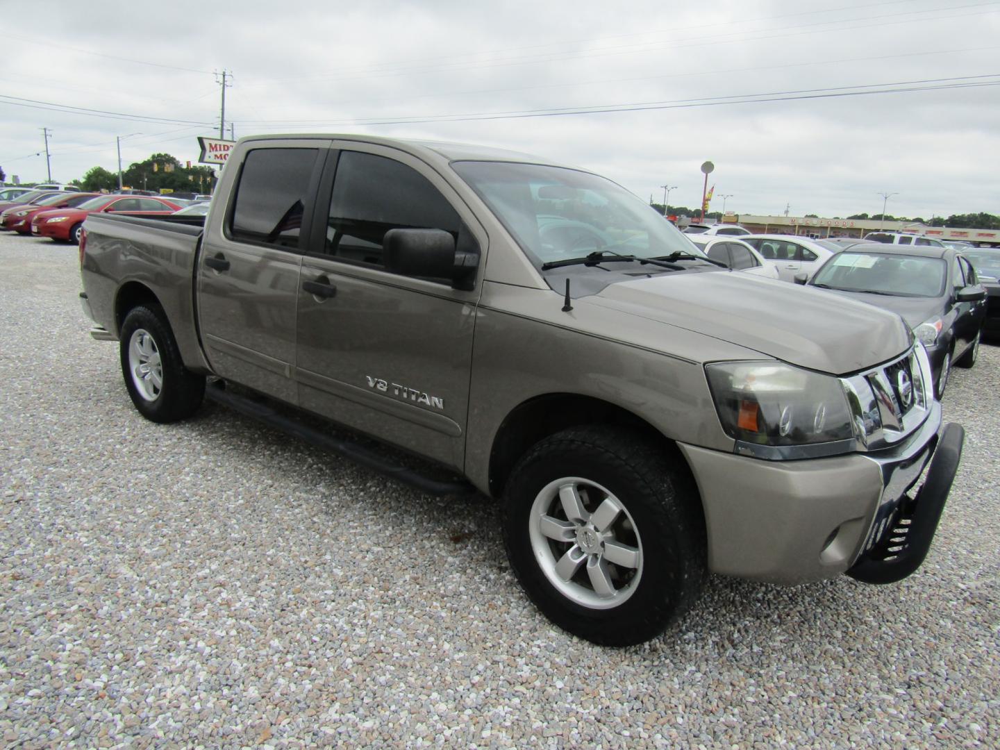 2008 Gray Nissan Titan LE Crew Cab 2WD SWB (1N6AA07DX8N) with an 5.6L V8 DOHC 32V engine, Automatic transmission, located at 15016 S Hwy 231, Midland City, AL, 36350, (334) 983-3001, 31.306210, -85.495277 - Photo#0